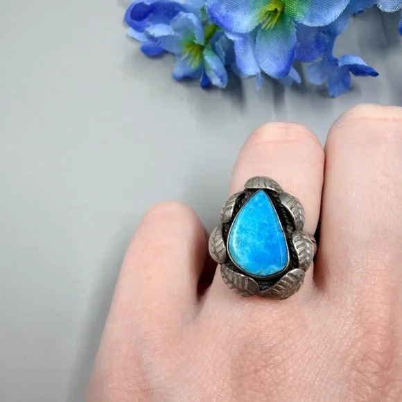 Vintage Navajo Silver and Blue Turquoise Teardrop Ring Size 7 - Picture 2 of 6